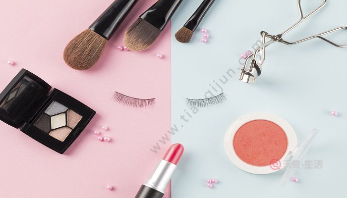 眼部打底用在粉底后吗 眼部打底用在哪个步骤(图2) 眼部打底用在粉底后吗